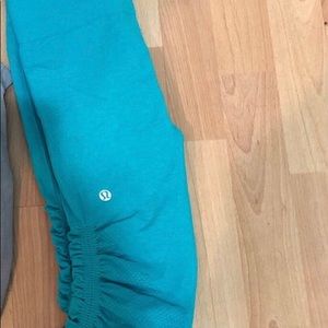 Lululemon in the flow crop ||